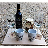 Los mejores  - Regalo Bodas personalizado con 2 copas de vino- dos tazas- galletas y vino 5